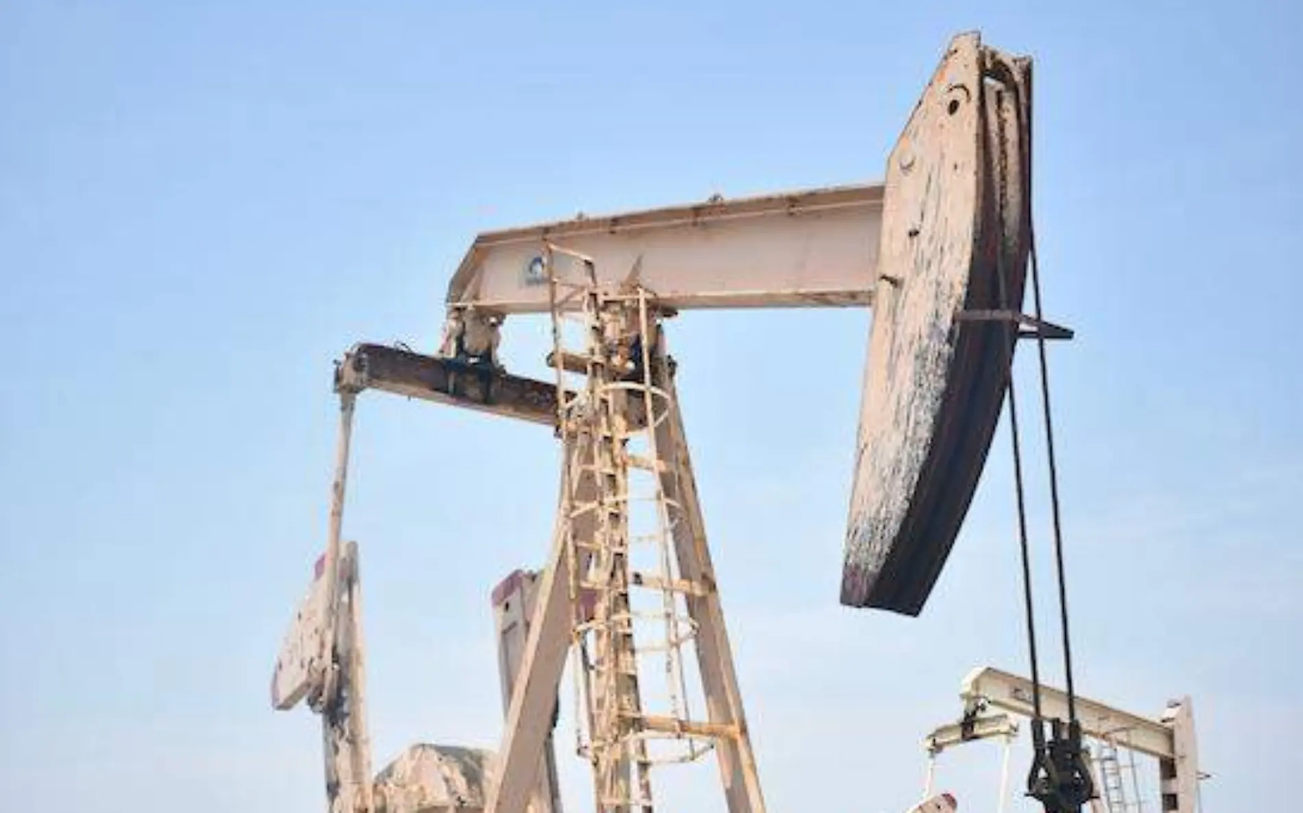 La entrada y salida al Campo Tamaulipas de Pemex, localizada dentro del bulevar Allende, esta enmarcada con una bimba